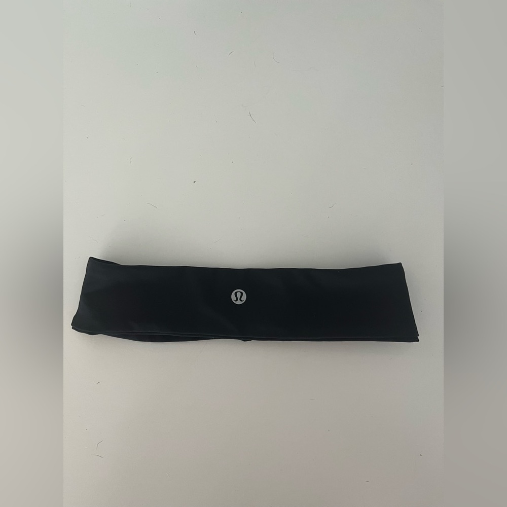 Lululemon head bands black and white